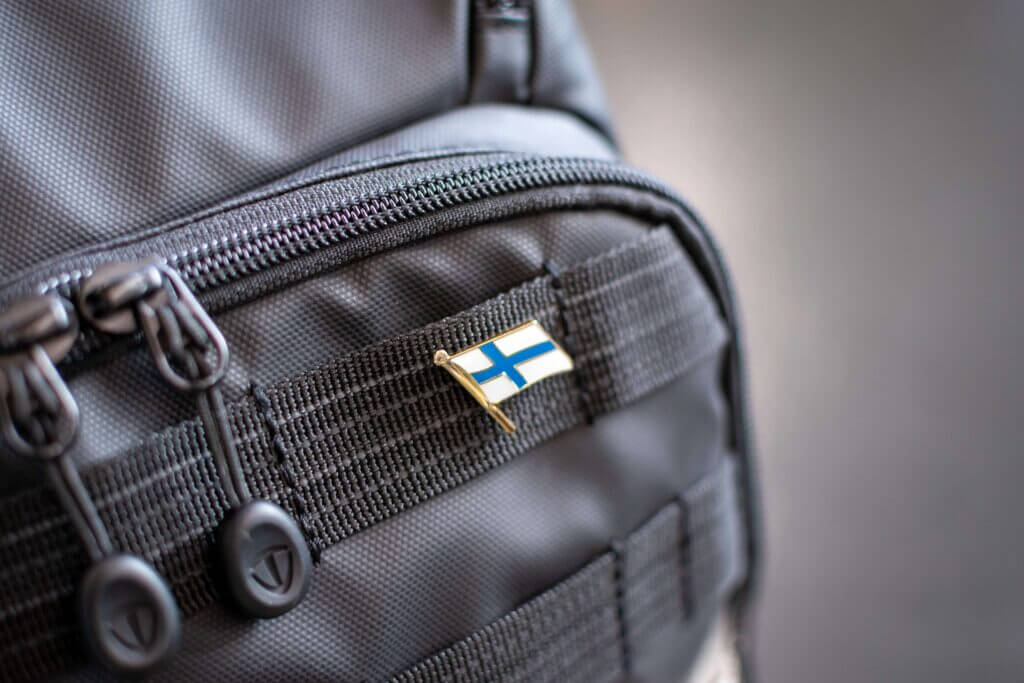 Reppu Suomen lippu pinssi